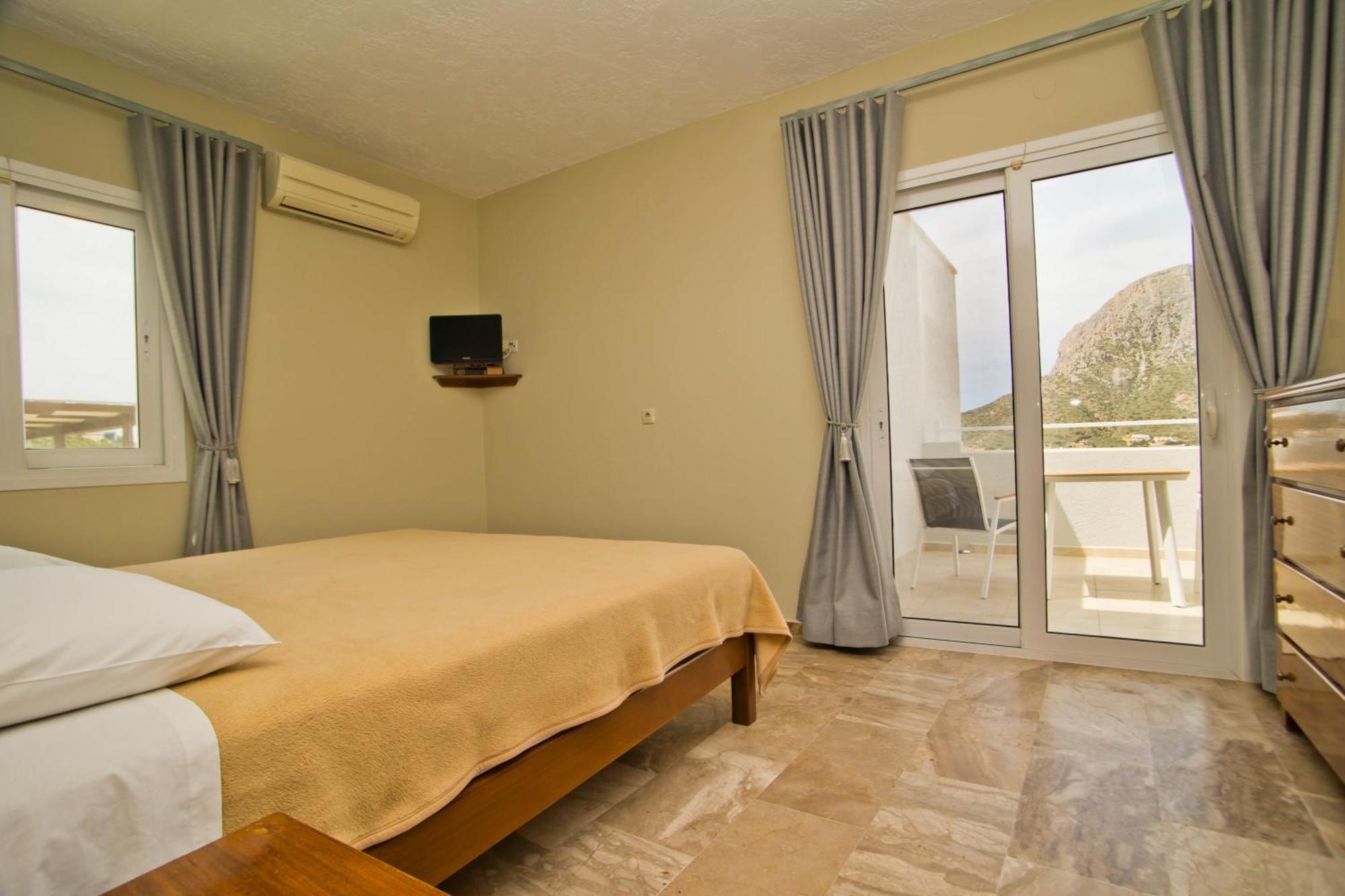 Acropolis Hotel Масути Екстериор снимка