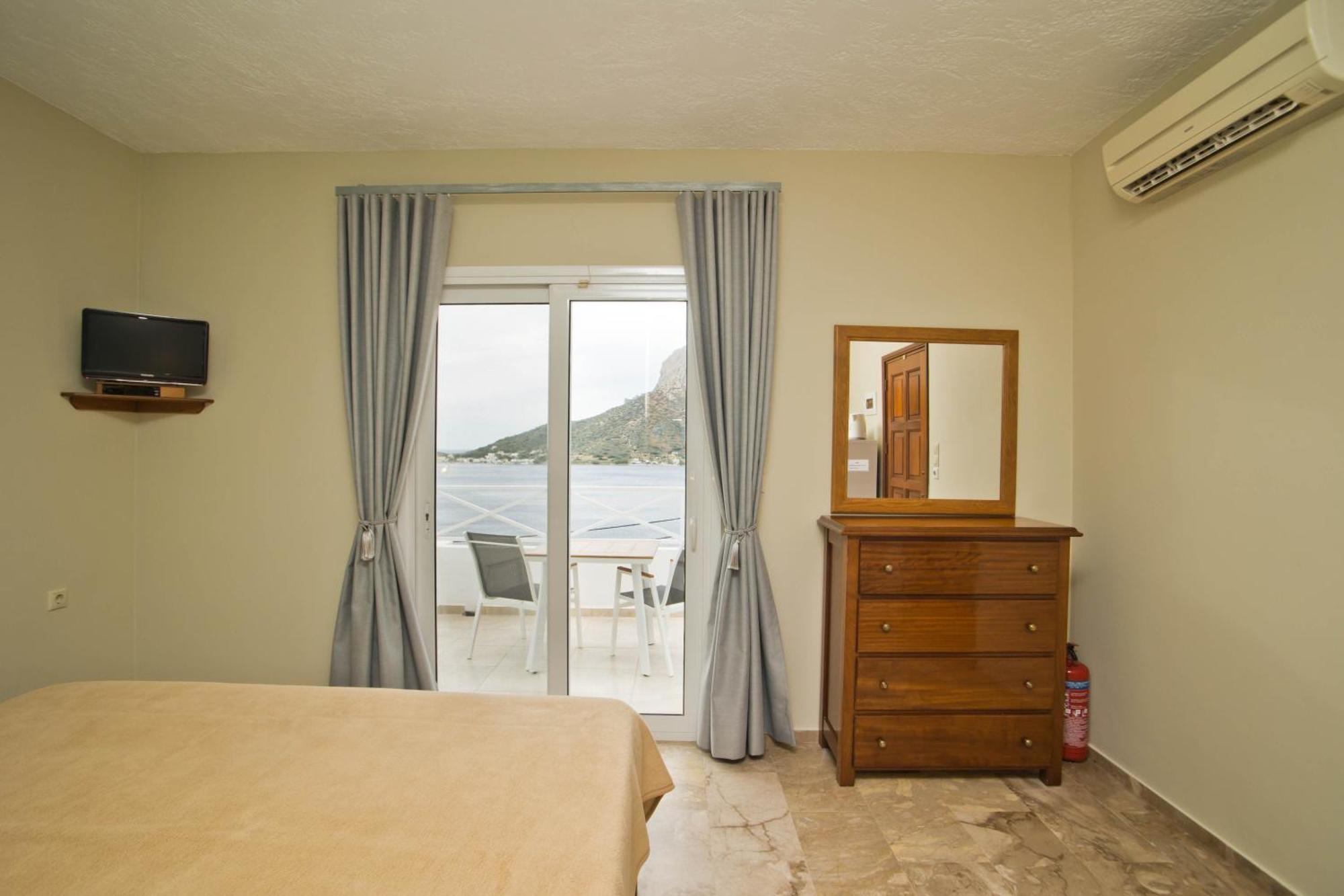Acropolis Hotel Масути Екстериор снимка
