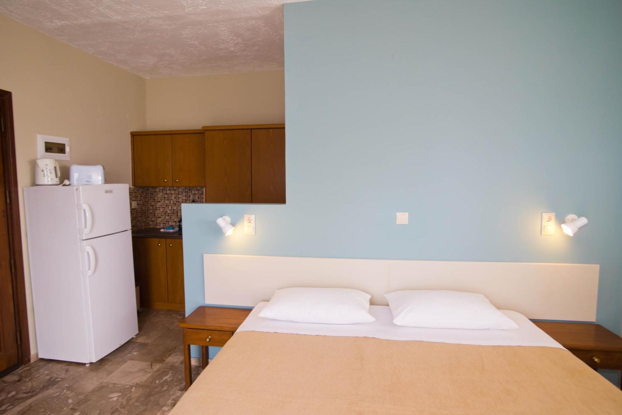 Acropolis Hotel Масути Екстериор снимка