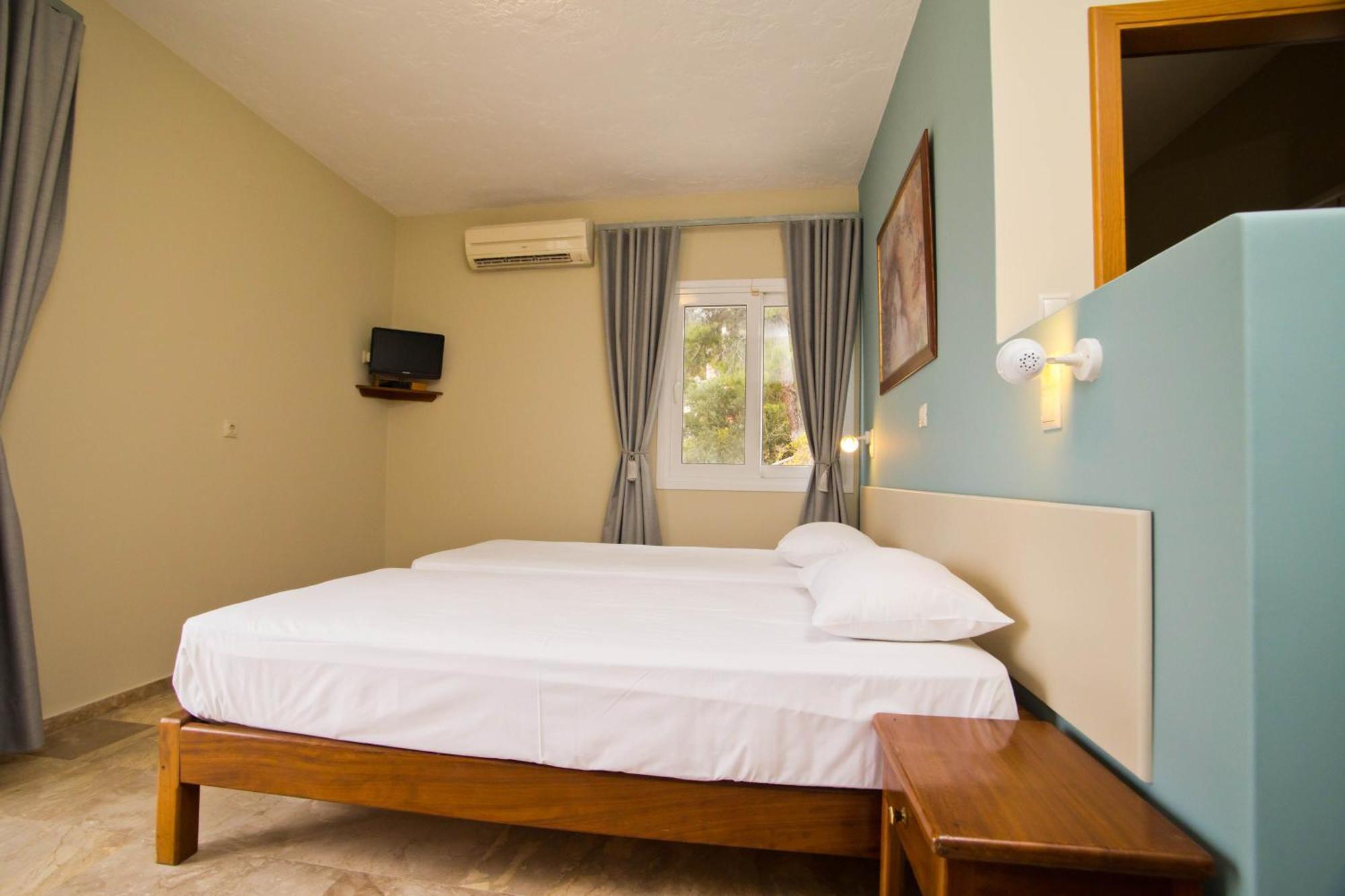 Acropolis Hotel Масути Екстериор снимка